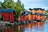 Porvoo (Borg), gli antichi magazzini rosso ruggine allineati lungo le rive del fiume Porvoonjoki, vera icona della citt.  